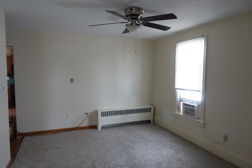Living Room - 503 N Chestnut St