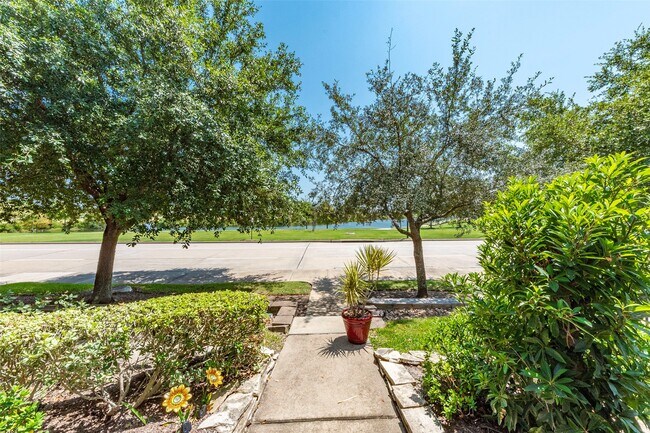 Building Photo - 403 Marina View Dr