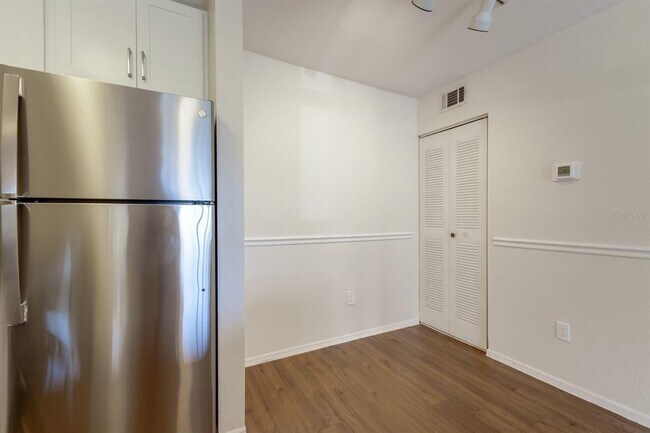 Building Photo - 850 S Tamiami Trl