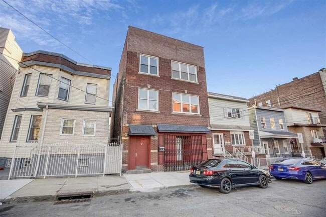 Primary Photo - 99 Stuyvesant Ave