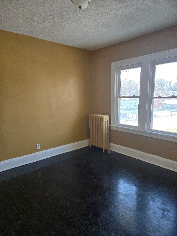 Building Photo - 716 Elwood Ave N