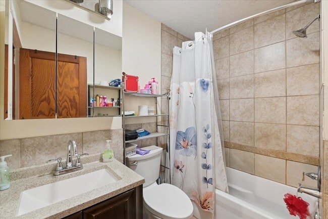 Building Photo - 362 Evans Ave