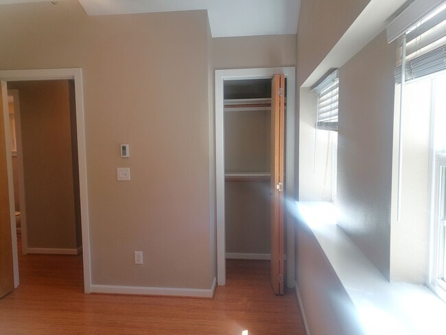 Building Photo - Two Story Modern Home in Heart of SE Portland