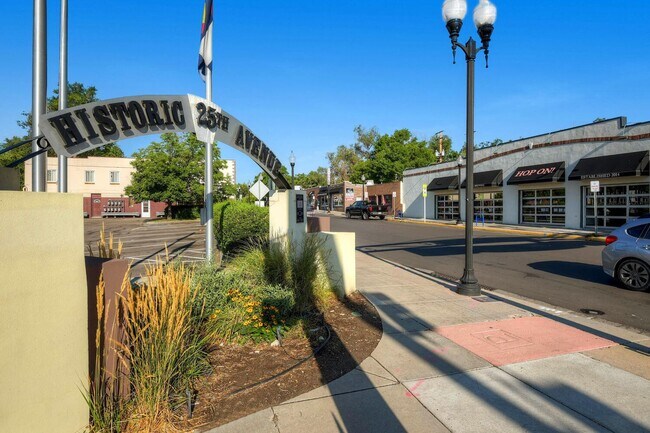 Building Photo - 4 Bed 2.5 Bath Available Now in Sloans Lake!