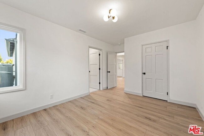 Building Photo - 3866 Westside Ave