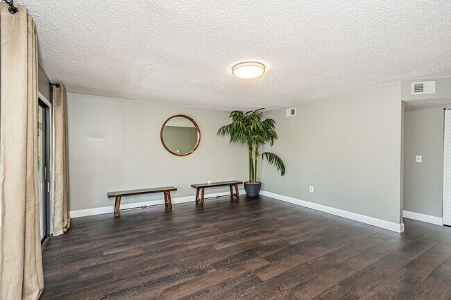 Building Photo - 123 Colony S Dr