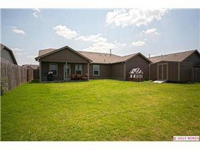Building Photo - 3 Bed | 2 Bath | Tulsa | 1,560 sqft