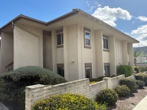 Building Photo - Beautiful corner condo in Lake San Marcos