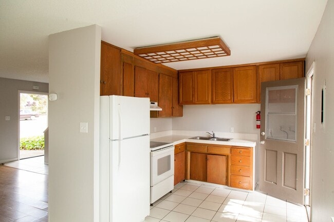 Building Photo - 1133 Laurel Ln