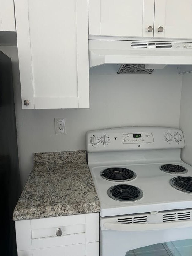 Building Photo - 374 Sunshine Dr