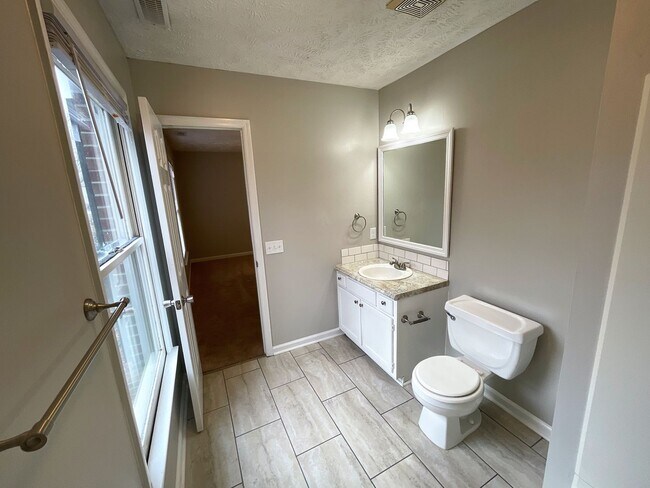 Building Photo - Updated 4 Bedroom / 3 Bathroom with In-Law...