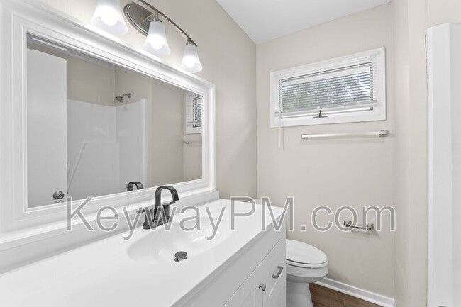 Building Photo - 107 Robinwood Dr