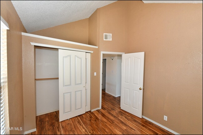 Building Photo - 12121 Tower Hill Dr