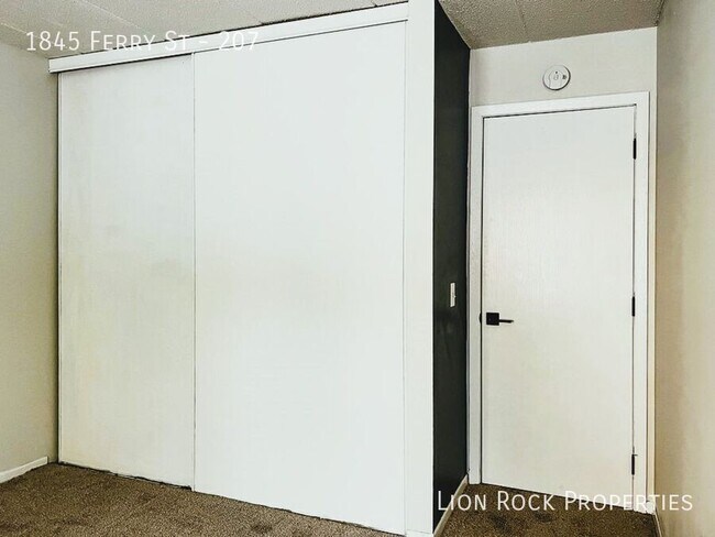 Building Photo - 1845 Ferry St