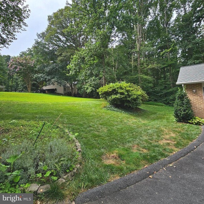 Building Photo - 6004 Station View Ct