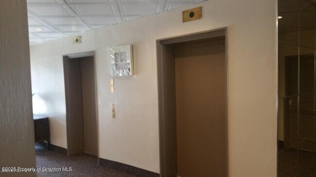 Building Photo - 220 Linden St