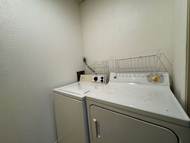 Building Photo - 2 BR Condo near Chaparral Golf & Rotary Park