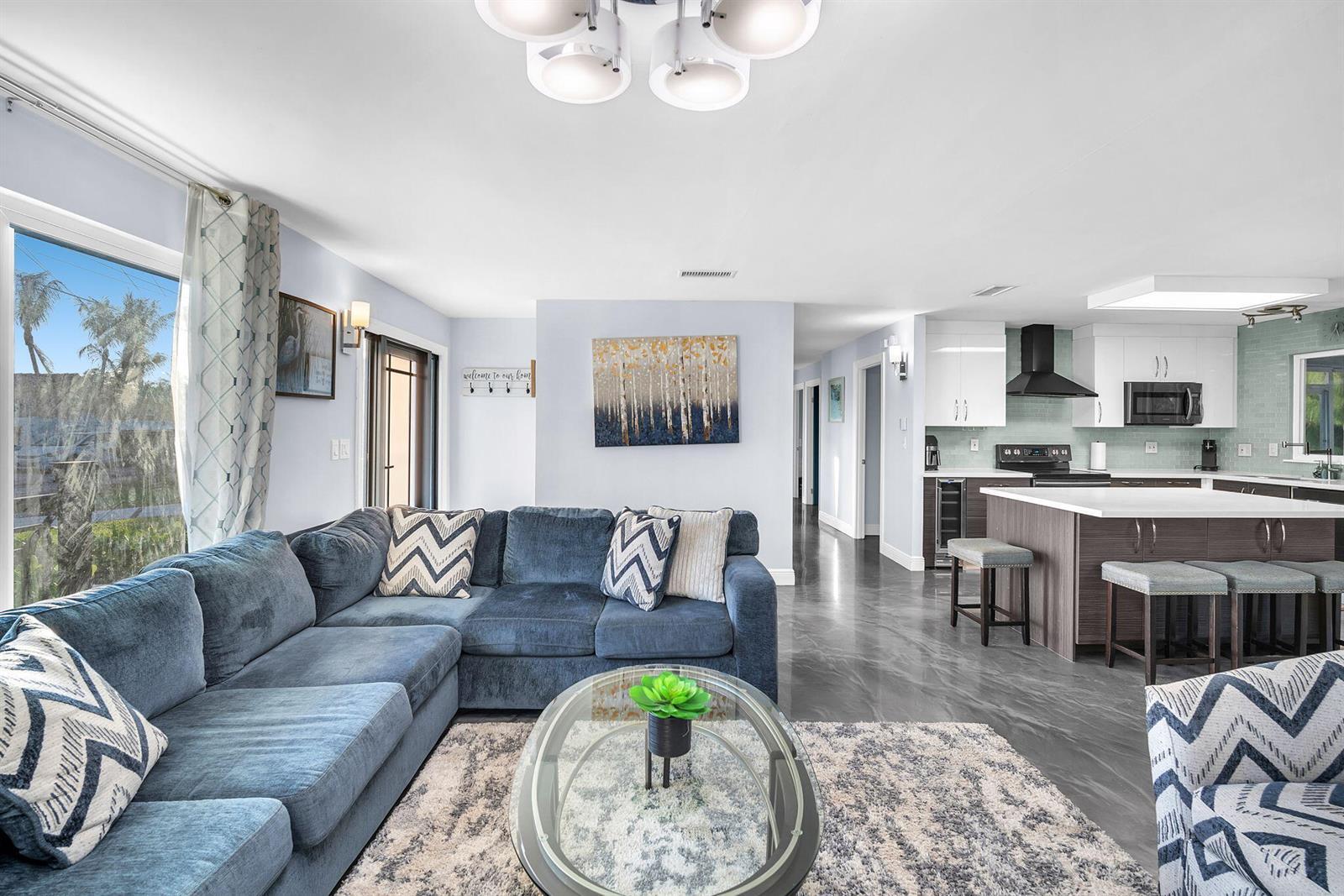 Building Photo - 4400 SW 37th Ave