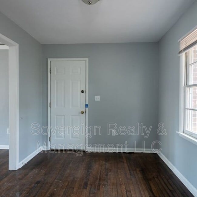 Building Photo - 4085 Kenora Dr SW