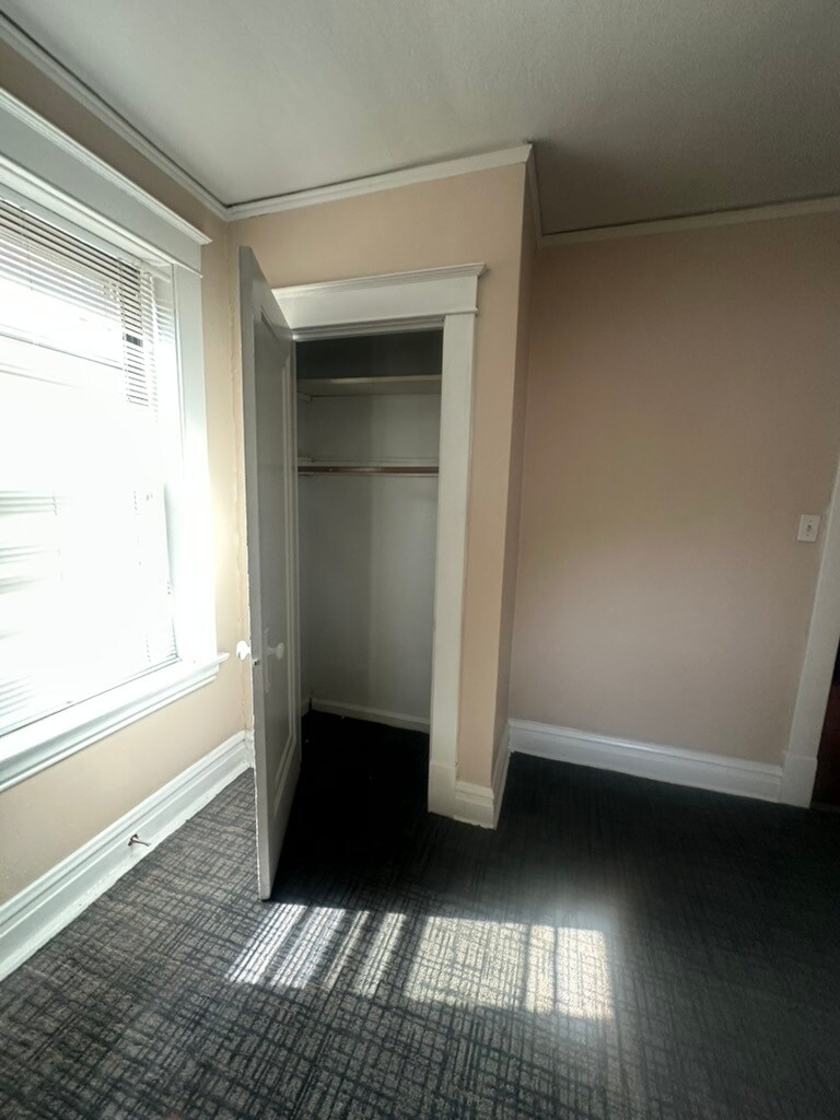 Building Photo - 5044 Bancroft Ave