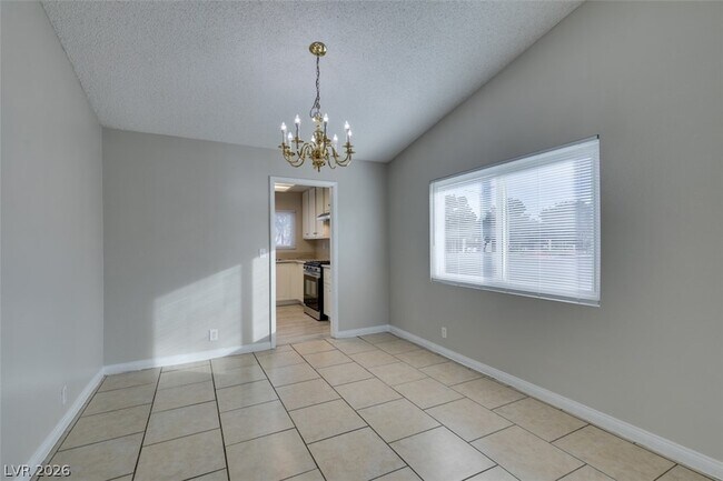 Building Photo - 2340 Belvedere Dr