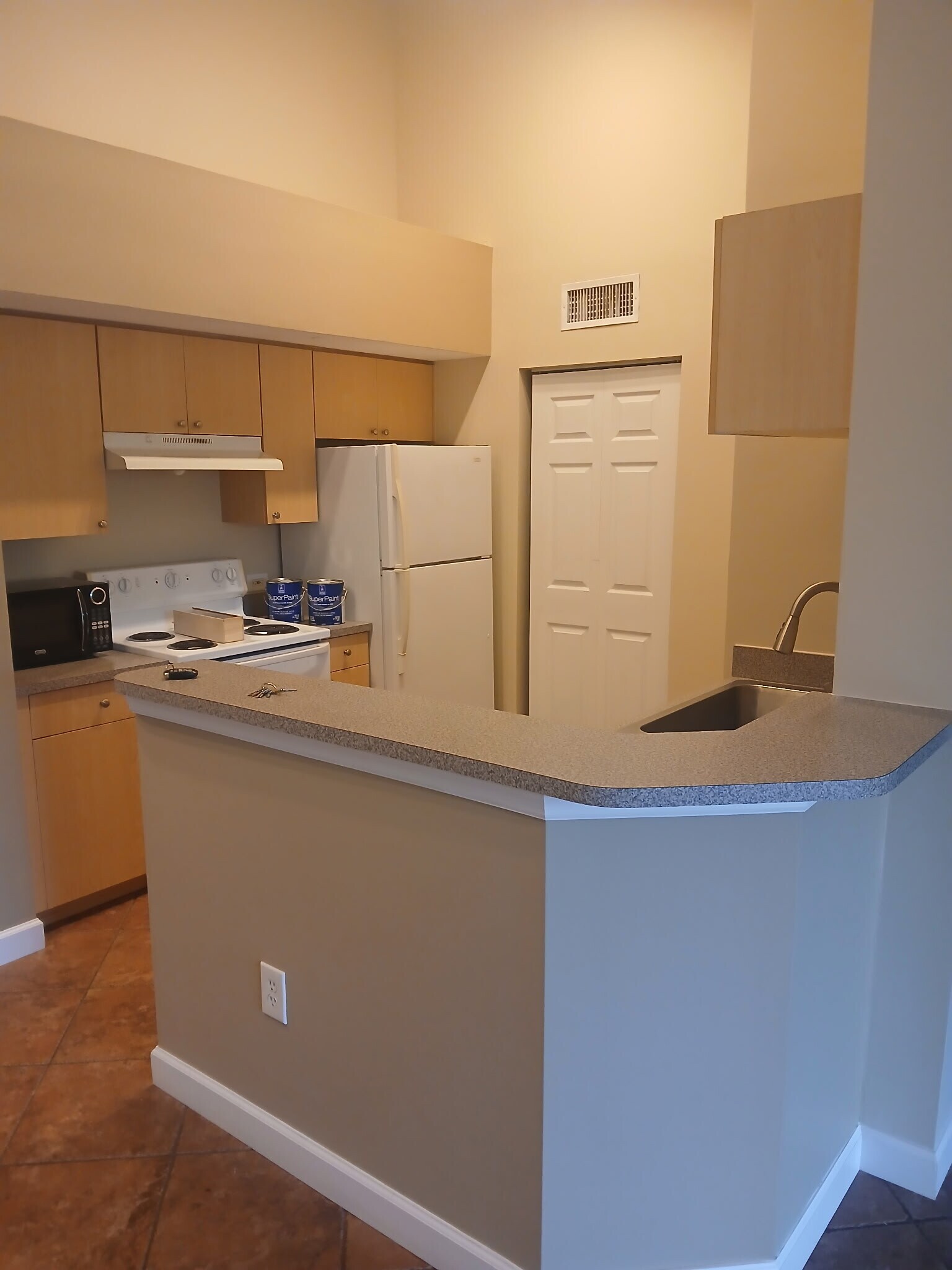 Building Photo - 1319 Villa Ln