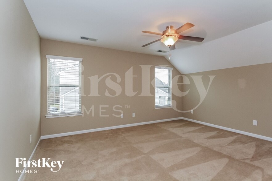 Building Photo - 105 Marquette Drive