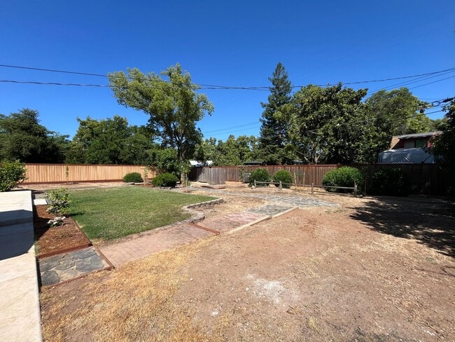 Building Photo - Spacious 3 bed 1bath home available in Ard...