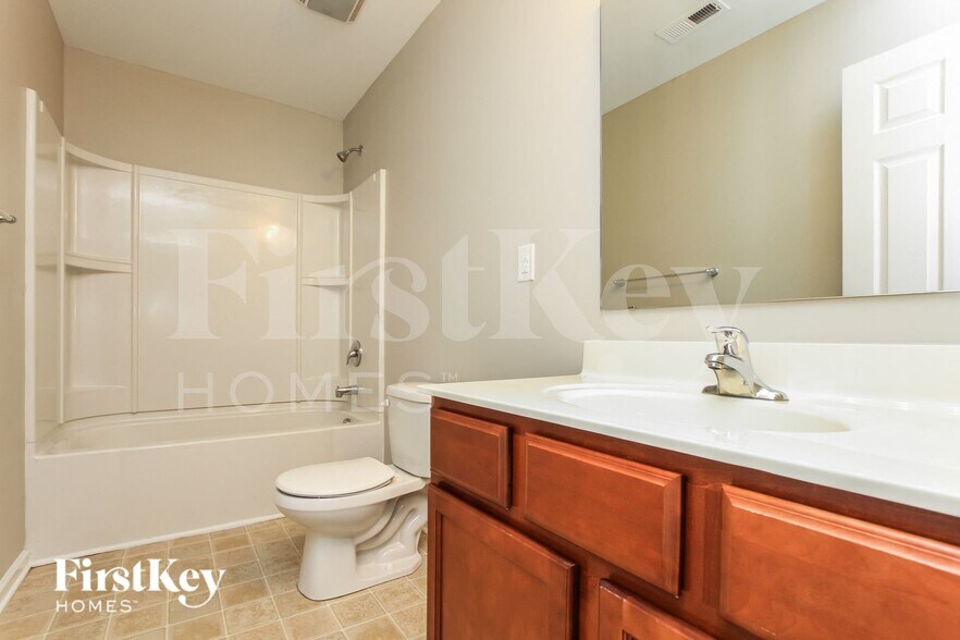 Building Photo - 504 Landis Oak Way