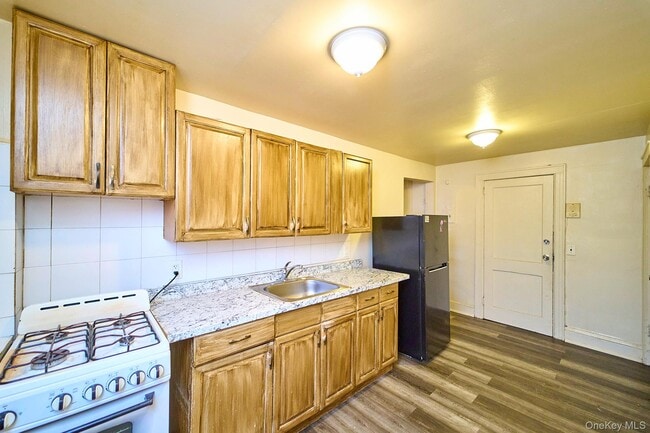 Building Photo - 10 Railroad Ave