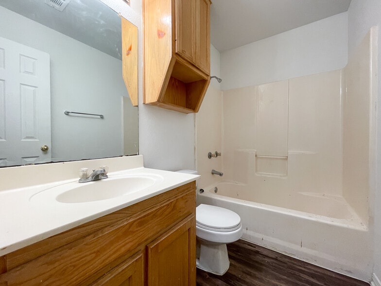 Building Photo - 177 Spring Country