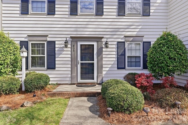 Building Photo - 805 Farm Tree Ln