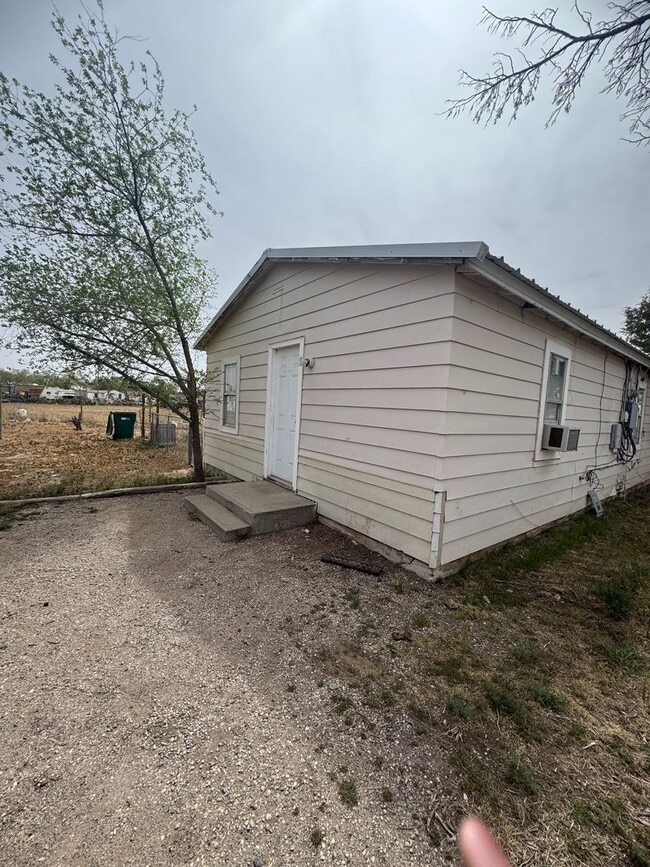 Building Photo - Remodeled 2 bedroom 1 bath