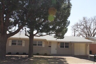 Building Photo - PRE-LEASING For August! 4 Bedroom/ 2 Bath Updated house close to TTU and LCU