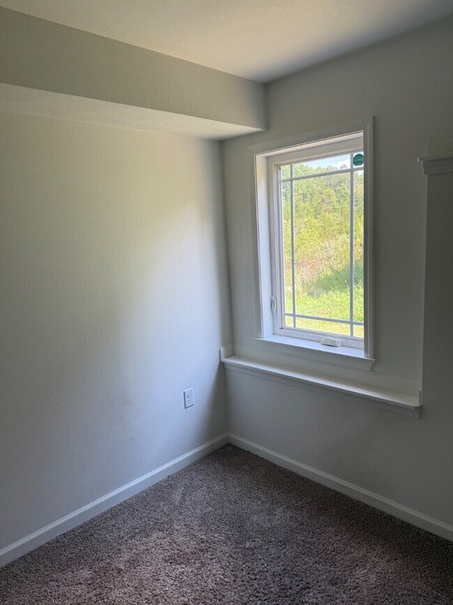 Building Photo - 204 Whispering Meadows Pkwy