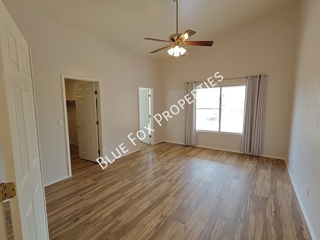 Building Photo - 710 W Calle Alta Loma