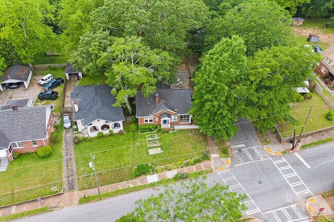 Building Photo - 3 Bedroom 2 Bath Brick Bungalow