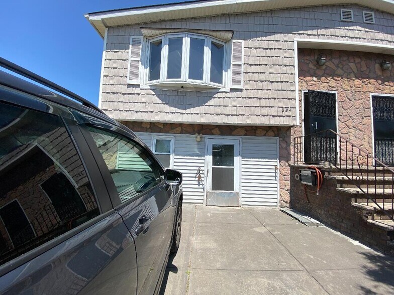 Primary Photo - 284 Wayne St