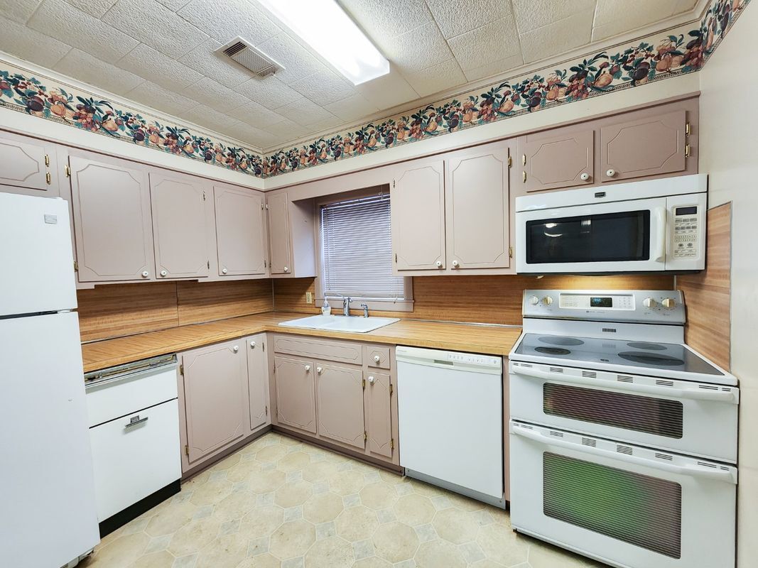 Building Photo - 1402 Loberg Ln