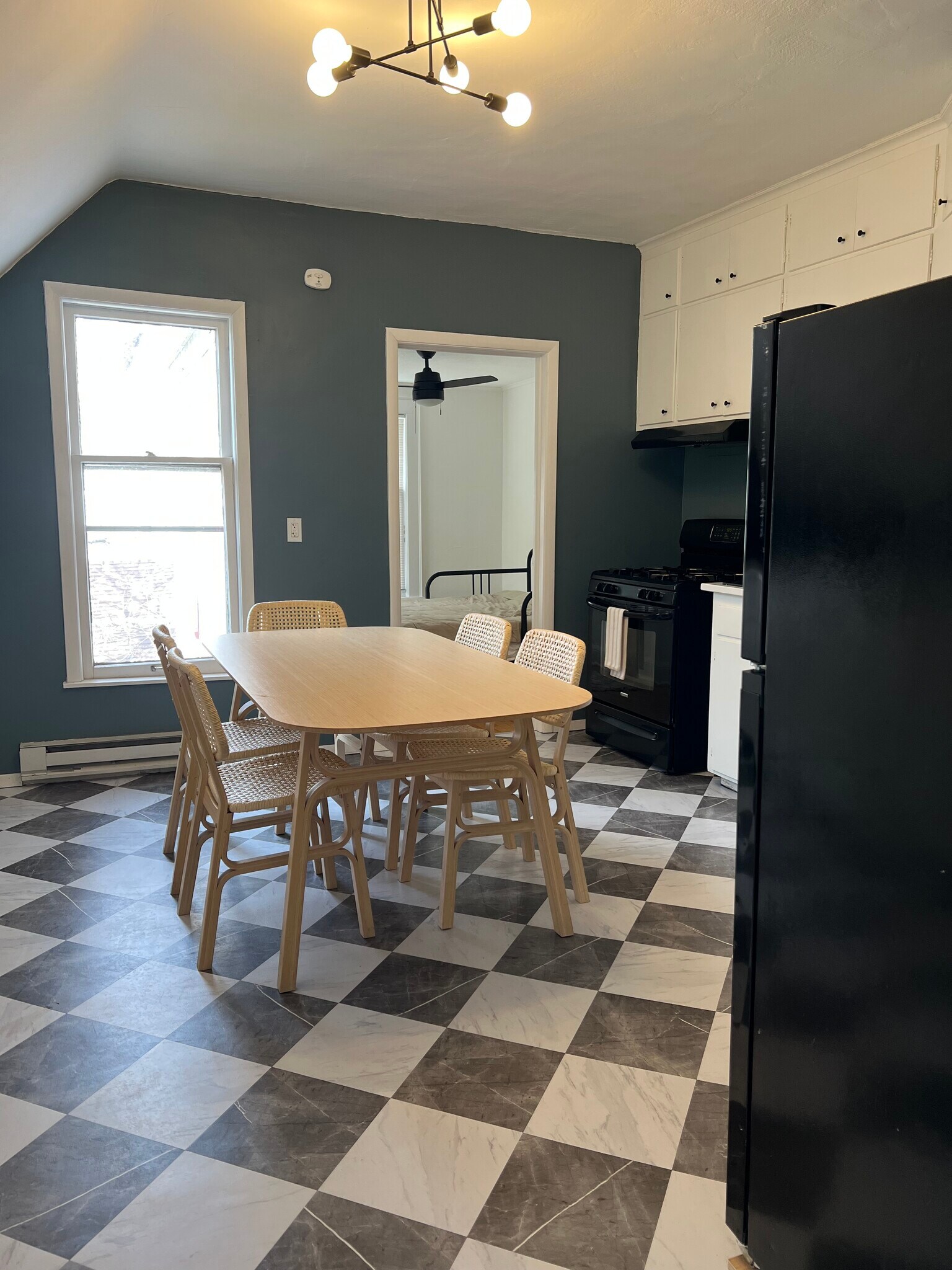 Building Photo - 1126 Jefferson St NE