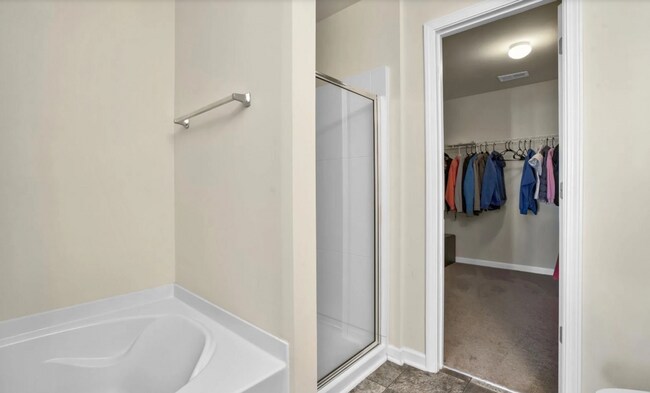 Building Photo - Spacious 3/2.5 Home in Simpsonville!
