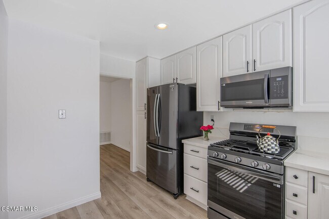 Building Photo - 31555 Lindero Canyon Rd