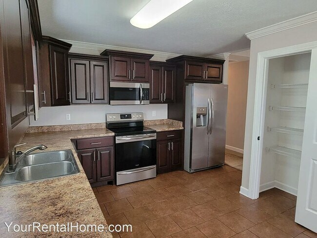 Building Photo - 82 Grove Hill Ln