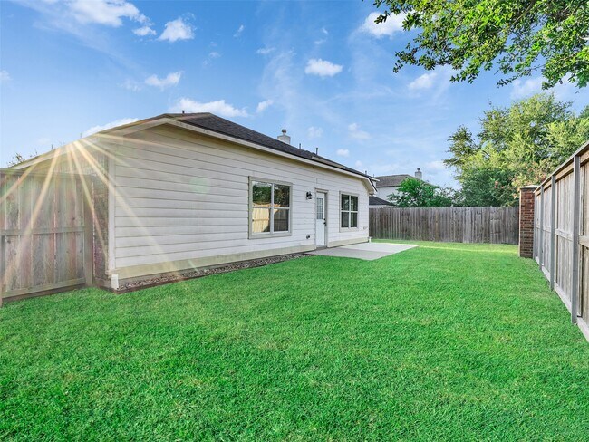 Building Photo - 3417 Cypress Village Dr