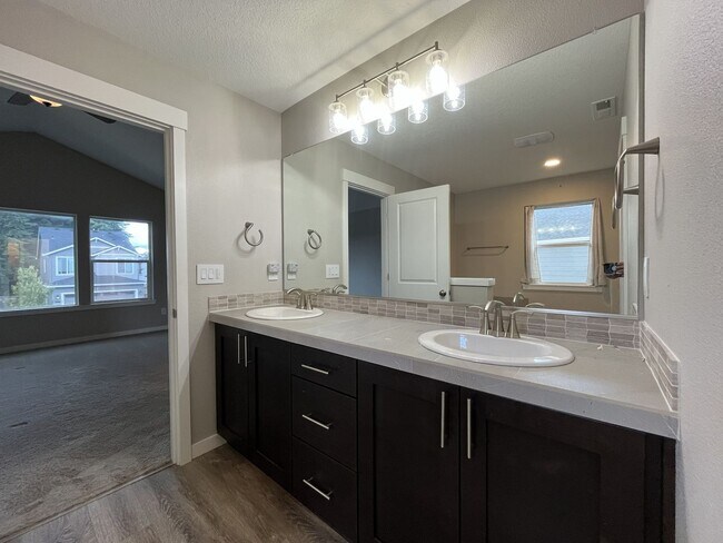 Building Photo - Spacious Modern Home with Open-Concept Living, Elegant Interior Features & Attached Garage