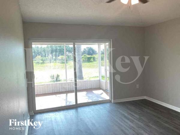 Building Photo - 242 Lady Diana Dr