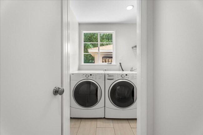 Building Photo - Charming Updated 2-Bedroom Van Nuys Home w...