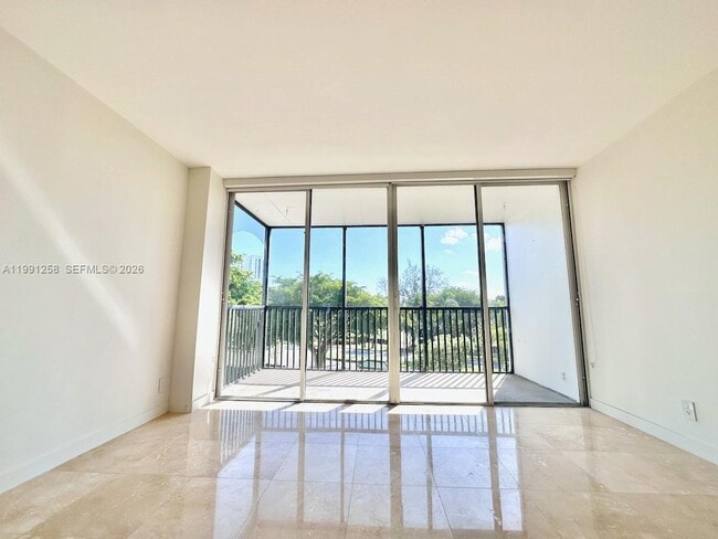 Building Photo - 3301 N Country Club Dr