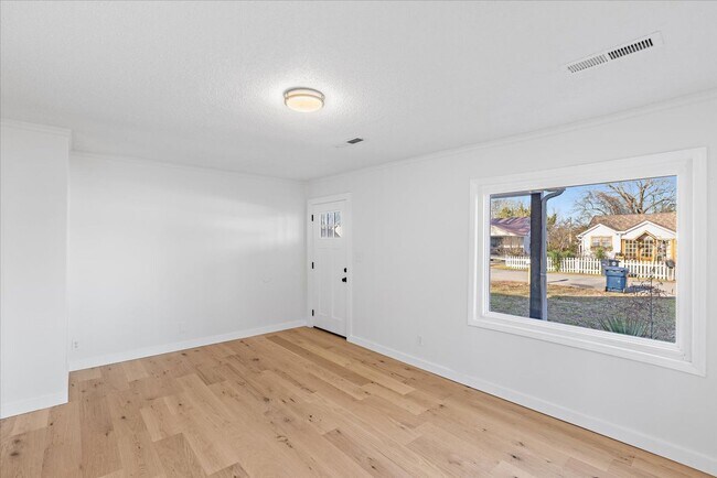 Building Photo - Newly renovated 2bed 2bath for rent!