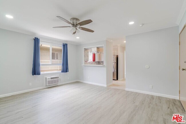 Building Photo - 10900 Blix St